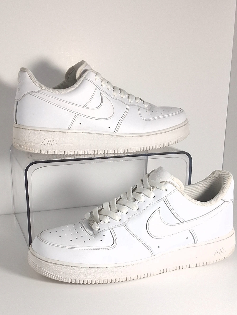 Nike Air Force 1 White Low-Top Leather  Men' s Sneakers Size 10.5 - Picture 3 of 15